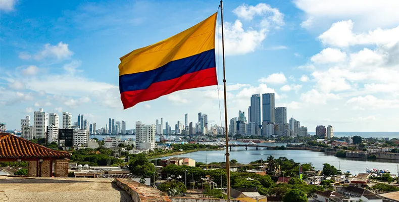 Razones para comprar nuestra casa en Colombia si vivimos en el exterior