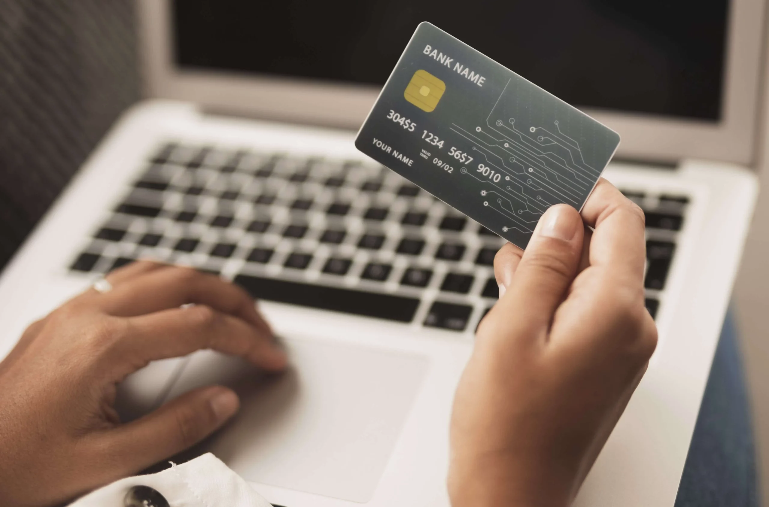 Cómo usar una tarjeta de crédito para ahorrar en tu crédito de vivienda en Colombia